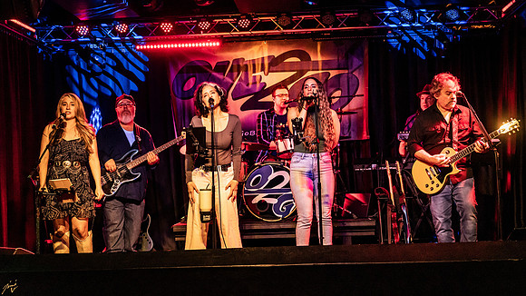 JimiV_20251213_230313_B-Side
