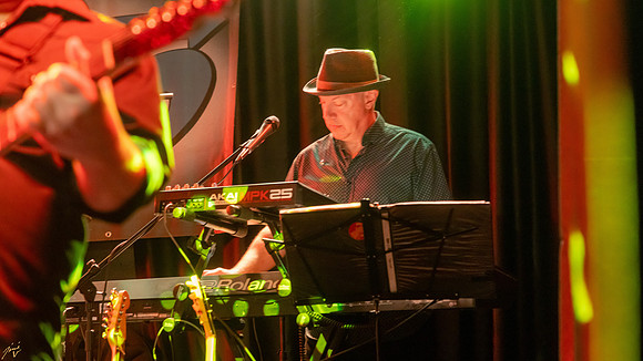 JimiV_20251214_003443_B-Side