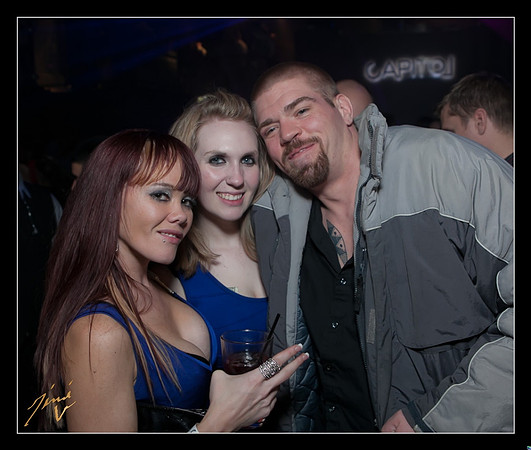 JimiV 20111218 030324wb